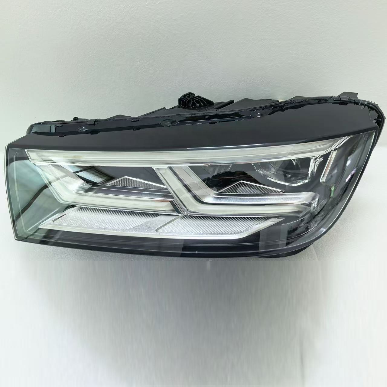 80D941033 & 80D941034 Audi Q5 (2018-2020) LED Headlight